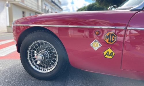 Ruote nella Storia: Auto d’Epoca e Scenari Caratteristici a Trieste.