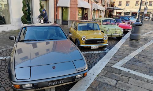 Ruote nella Storia: l’Automobile Club Rovigo celebra il motorismo storico tra arte e cultura.