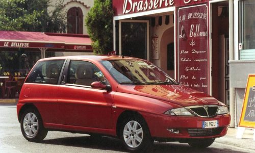 Lancia Ypsilon: 40 anni di eleganza e innovazione.
