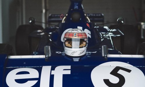 Jackie Stewart e Michael Schumacher: un casco per la Beneficenza, firmato dai Campioni della F1.