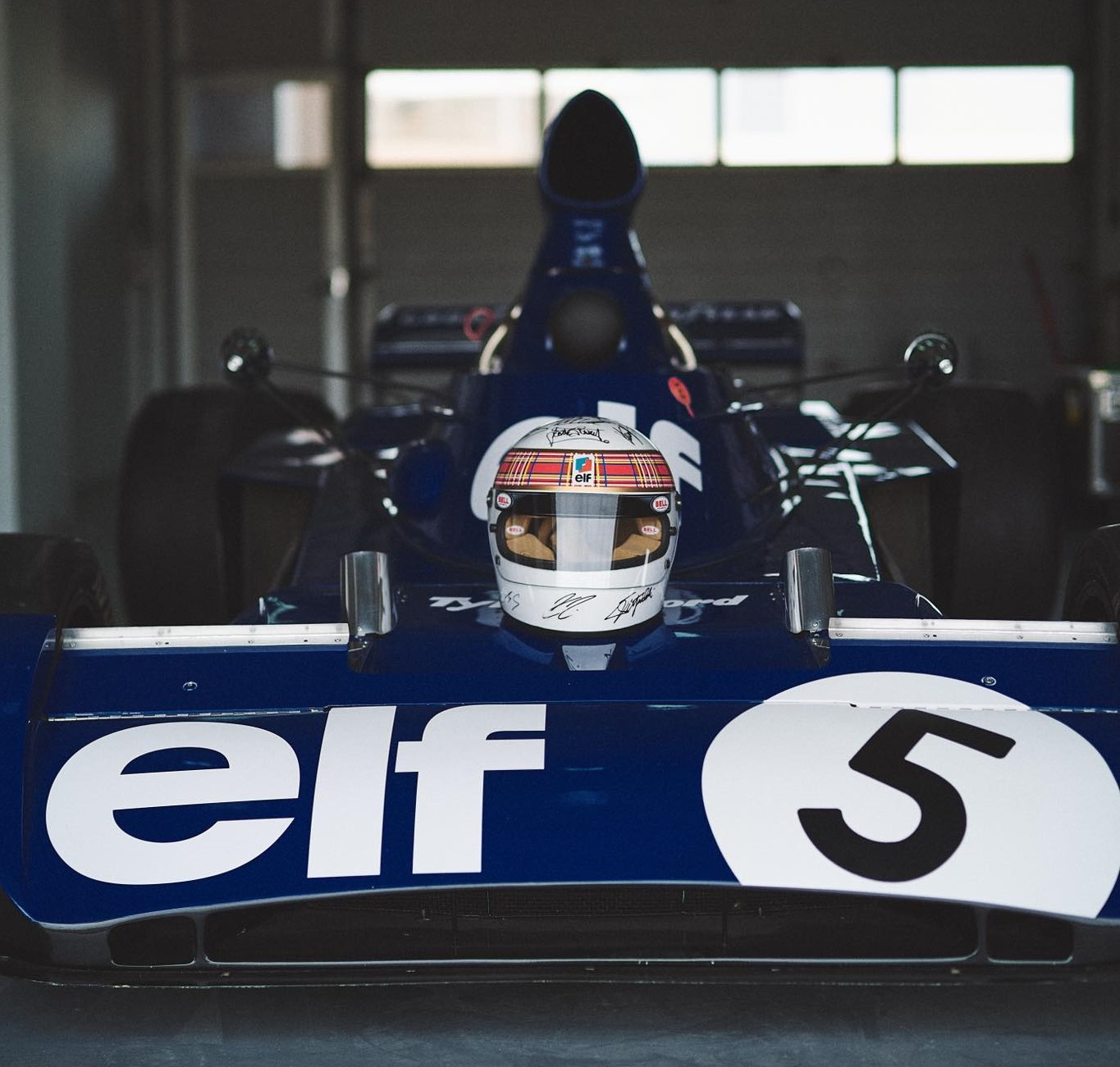 Jackie Stewart e Michael Schumacher: un casco per la Beneficenza, firmato dai Campioni della F1.