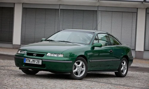 Opel Calibra V6: Il fascino muscoloso degli anni ’90.