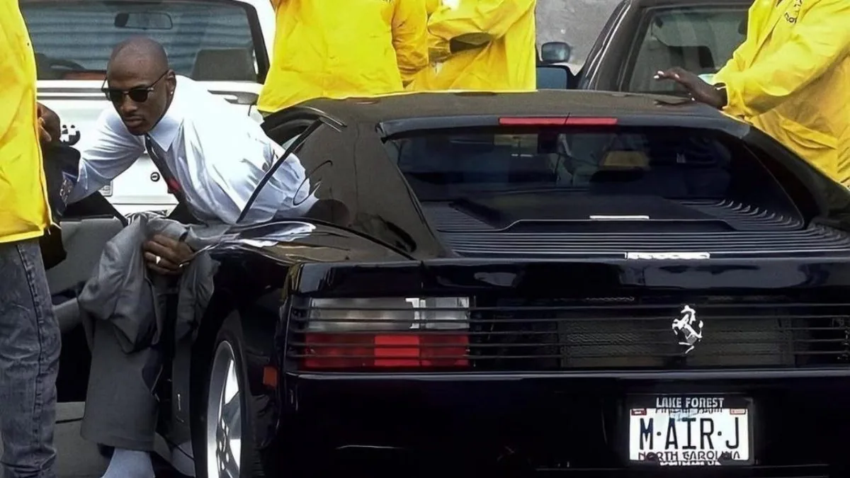 Ritrovata la Ferrari 512 TR di Michael Jordan: scampata alle fiamme, torna a brillare.