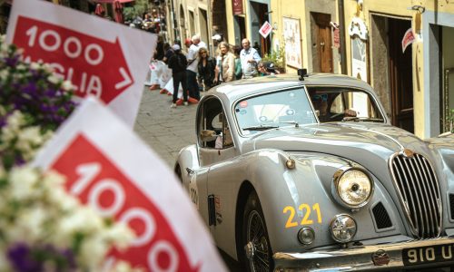 La 1000 Miglia 2025: quando la leggenda incontra l’Italia più autentica.