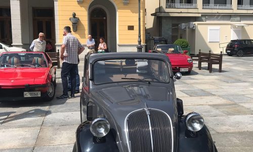 Ruote nella Storia: le meraviglie del Vercellese incontrano l’eleganza delle auto d’epoca.