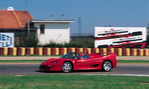 Ferrari F50 Legacy Tour 2025: trent’anni di emozioni sulle strade della Toscana.