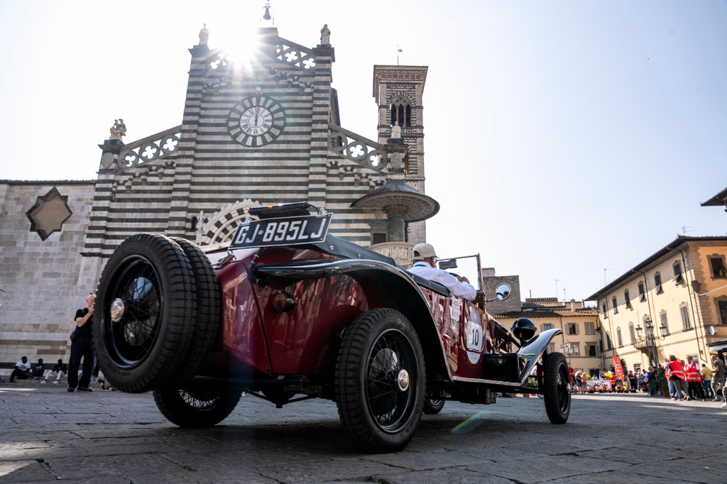 1000 Miglia 2025 – Seconda tappa tra memorie storiche e curve appenniniche.