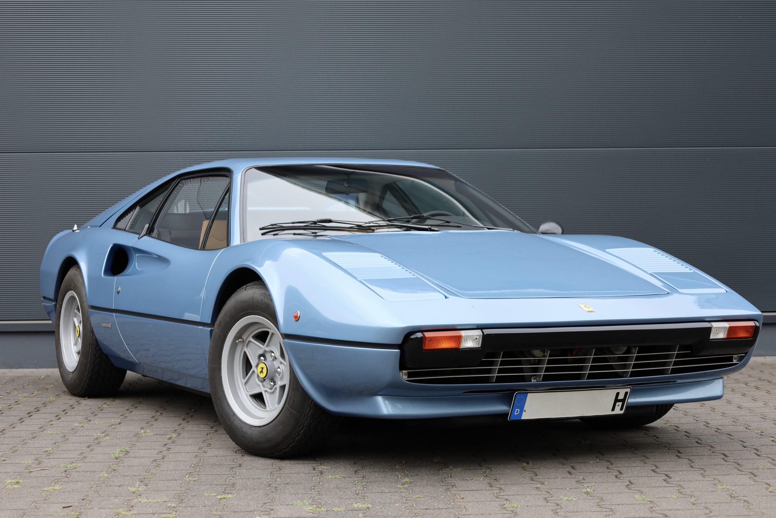 Ferrari 308 GTB: 50 anni di fascino senza tempo.
