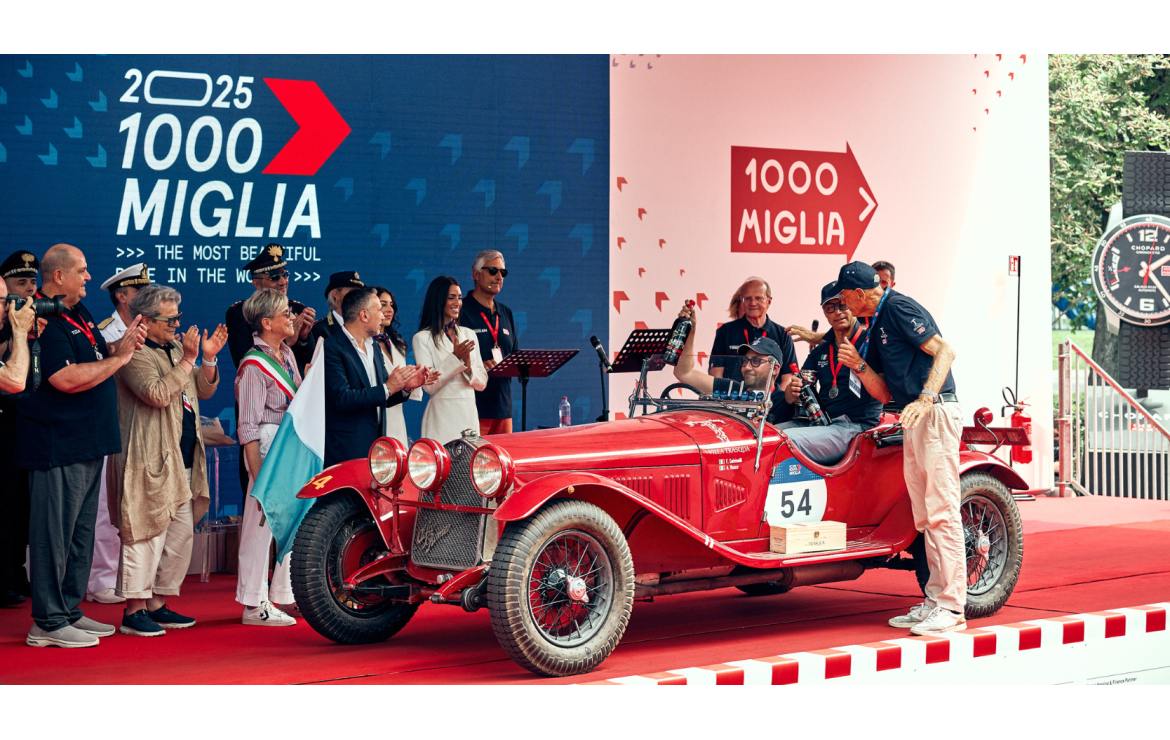 Alfa Romeo fa tripletta alla 1000 Miglia 2025. E lungo la corsa, il cuore batte ancora per la storia.