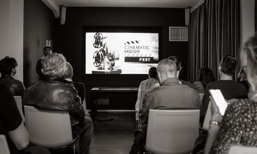 Cinematic Motor Fest 2025: il grande schermo incontra la leggenda dei motori.