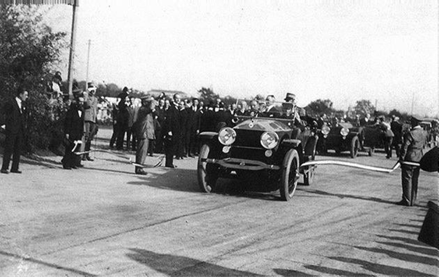 Como celebra la leggenda dell’A9: cento anni in corsa sulla prima autostrada del mondo.