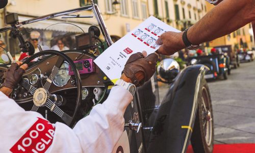 La lunga strada verso Parma: tra Accademia Navale, Versilia e Cisa, la 1000 Miglia entra nella sua leggenda.