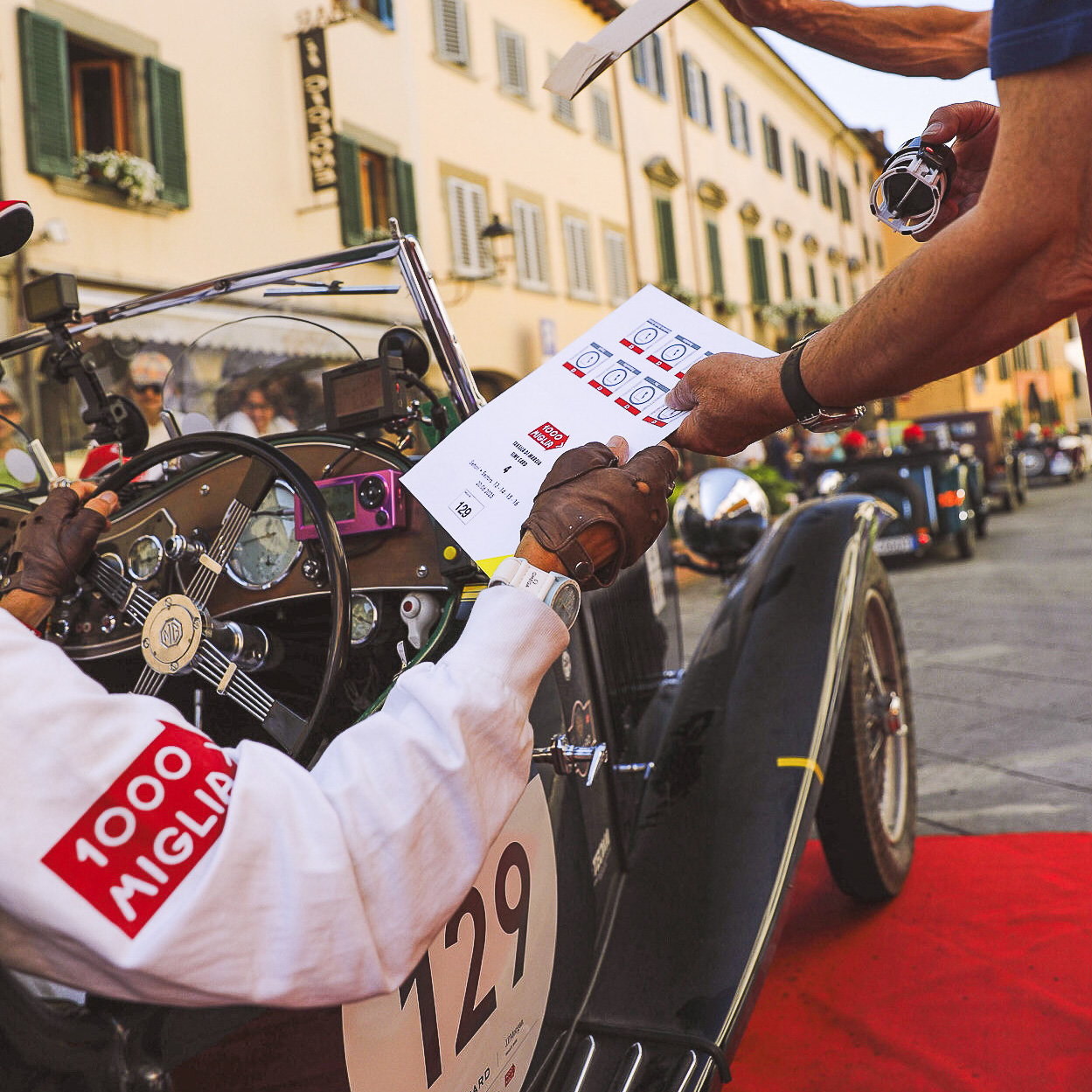 La lunga strada verso Parma: tra Accademia Navale, Versilia e Cisa, la 1000 Miglia entra nella sua leggenda.