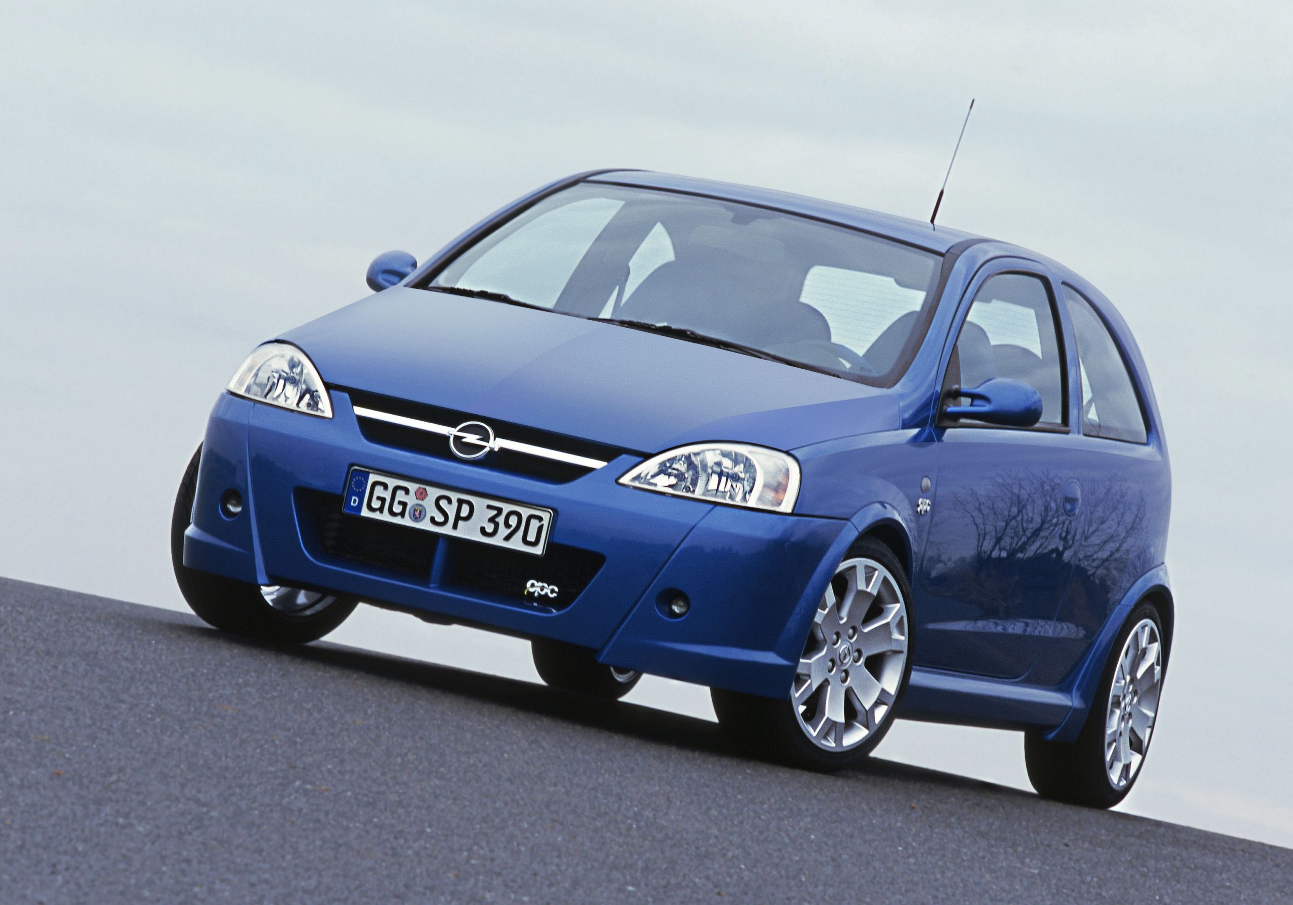 Opel OPC: venticinque anni di passione e prestazioni.