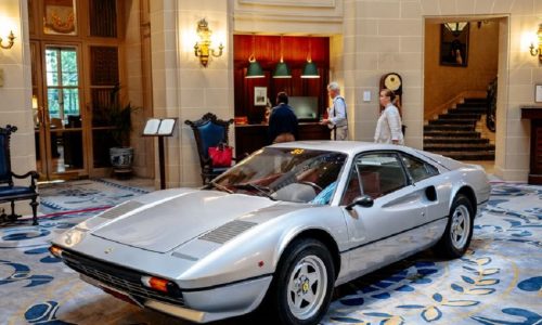 Cavallino celebra mezzo secolo di Ferrari 308 GTB: un viaggio tra Goodwood e Londra per onorare una leggenda.