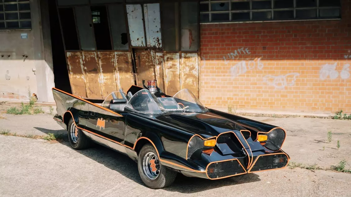 In vendita la Batmobile della serie TV del ’66 – Un’icona pop tra mito televisivo e collezionismo.