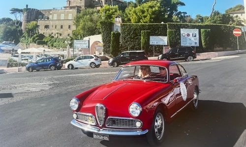 Trofeo storico “La Dolce Vita”: a Santa Marinella trionfano le icone italiane Lancia, Maserati e Alfa Romeo.