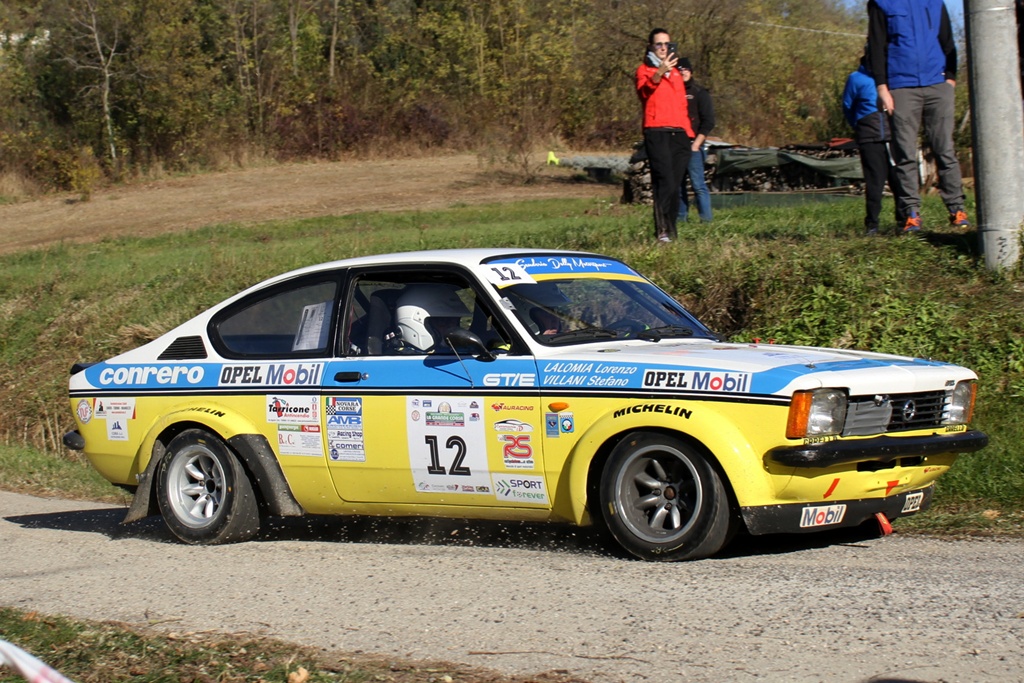La Grande Corsa 2025: 63 equipaggi al via tra rally storici e classiche.