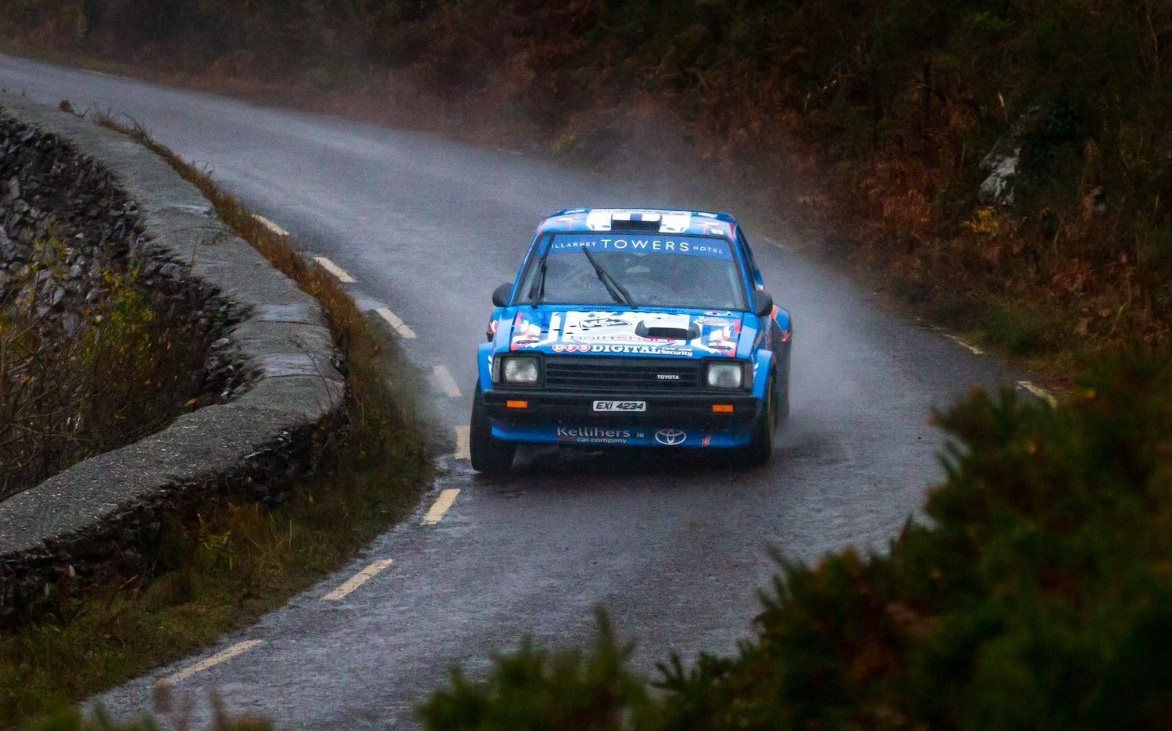 Kalle Rovanperä a Rallylegend: ritorno alle origini con la Toyota Starlet.