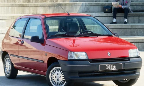 Renault Clio: 35 anni di storia e sei generazioni di successi.