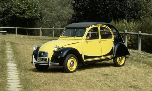 Et voilà, la 2CV: 77 anni della leggenda Citroën che insegnò la libertà su quattro ruote.