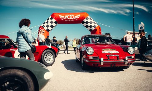 Venticinque anni di Modena Cento Ore: il fascino delle corse senza tempo.