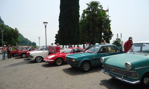 Opel storiche sul Lago di Como: il raduno al Museo della Barca Lariana.