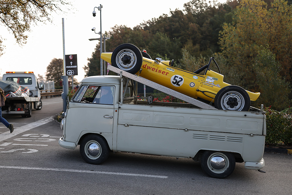ASI in Pista 2025: oltre 200 auto storiche, il tributo a De Adamich e il trionfo della rarissima Fiat 509 “Sperimentale Sella”.