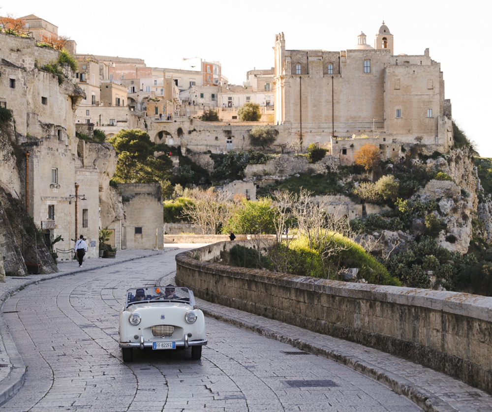 1000 Miglia Experience Italy 2026: la Freccia Rossa torna nel cuore del Sud, tra Puglia, storia e mare.