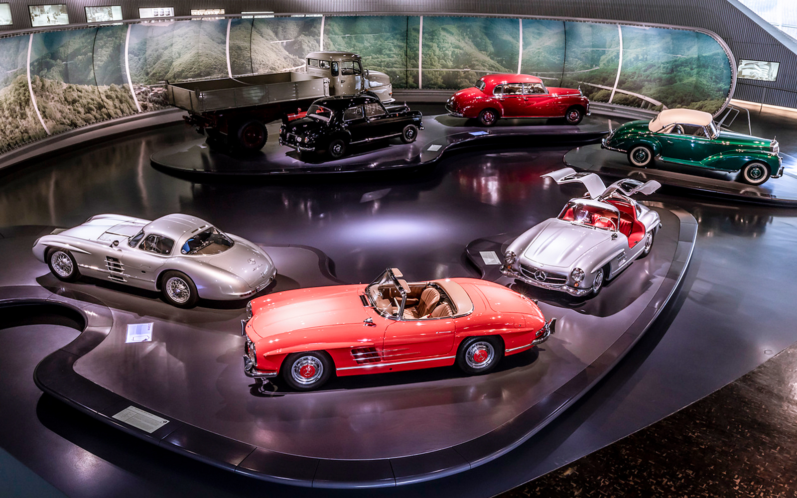 Museo Mercedes-Benz: festeggiato il visitatore numero 14 milioni.