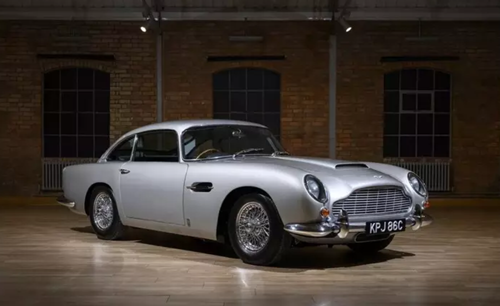 Aston Martin DB5 restaurata dopo 50 anni: un’icona pronta a valere fino a 1 milione di sterline.