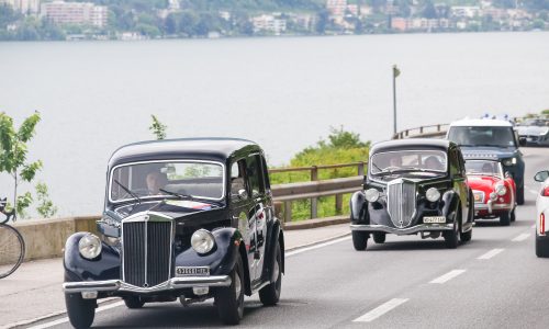La 500 Miglia Touring torna dal 15 al 17 maggio 2026: viaggio lento tra motori, stile e territori.