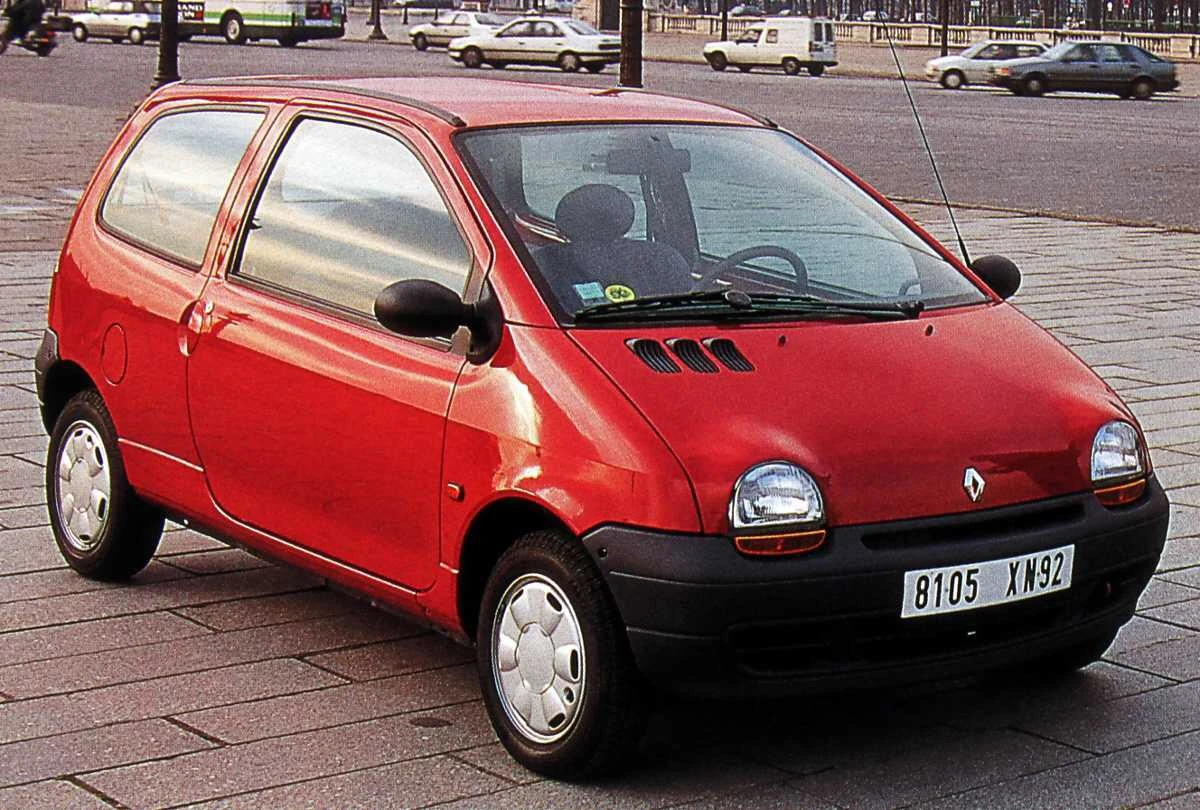 Renault Twingo: la piccola grande rivoluzione che ha cambiato la città.