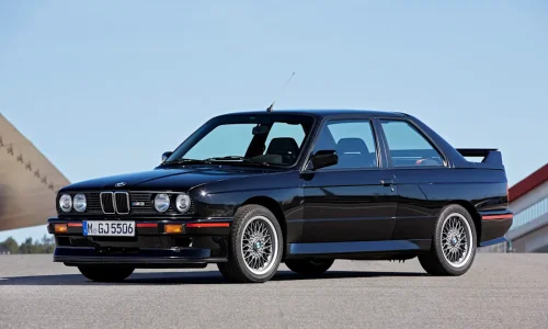 BMW M3 E30: quarant’anni di una leggenda nata per correre.