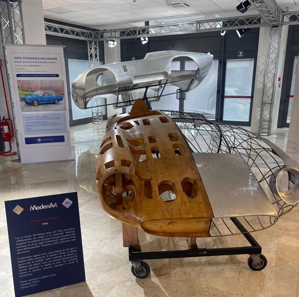 A Firenze va in scena il sogno della velocità: da Leonardo alle Ferrari scolpite nel vento.