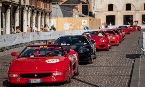 Ferrari Tribute 1000 Miglia 2026: il Cavallino Rampante apre la strada al mito.