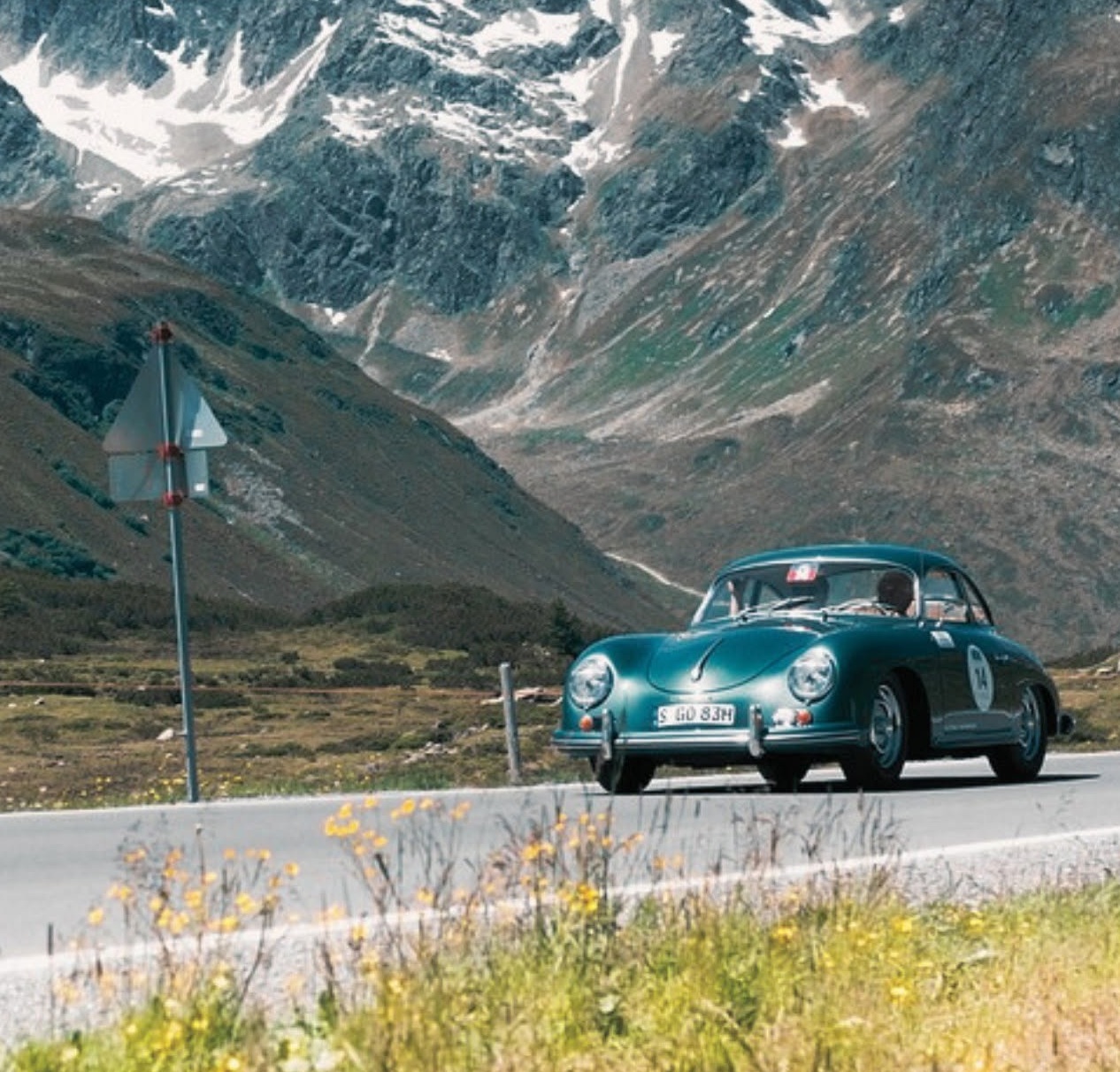 Cisalpina Classic Race 2026, il fascino delle grandi strade alpine torna ai piedi del Monte Bianco.