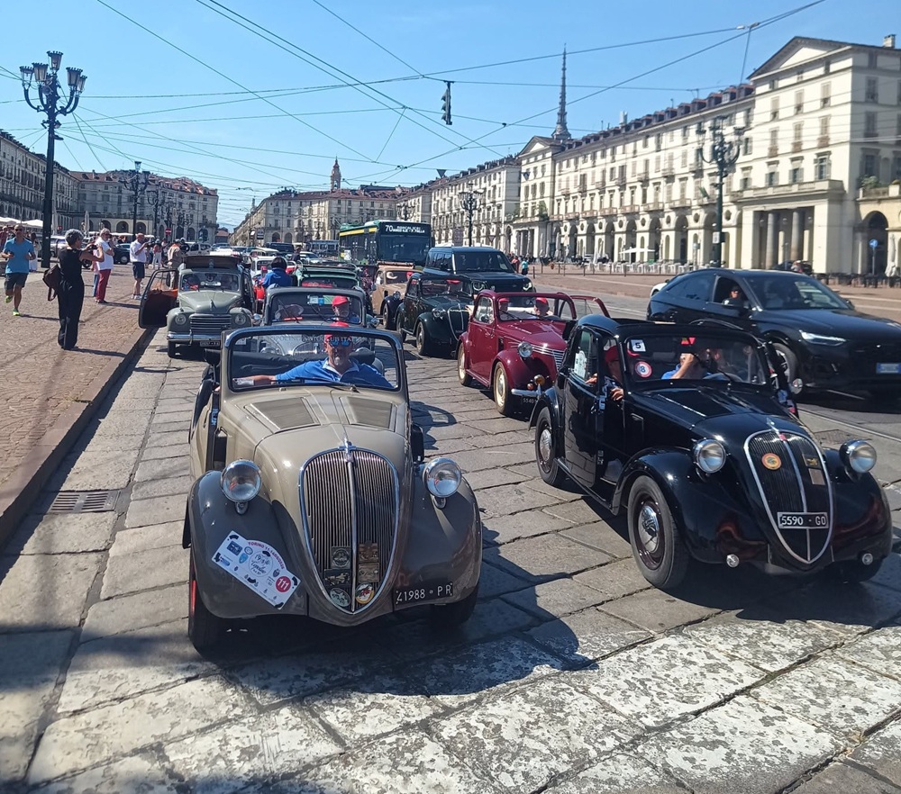 La Topolino va ai 90: Torino rende omaggio alla piccola grande Fiat che motorizzò l’Italia.
