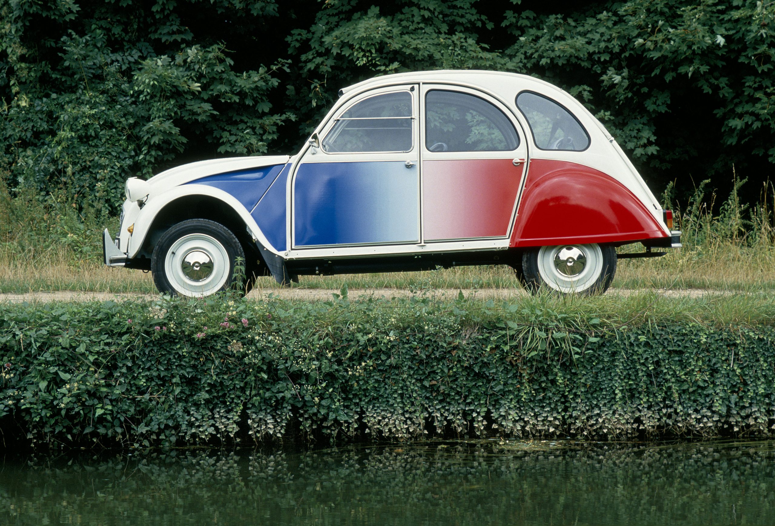 Citroën 2 CV Cocorico: quarant’anni di una serie speciale diventata icona.