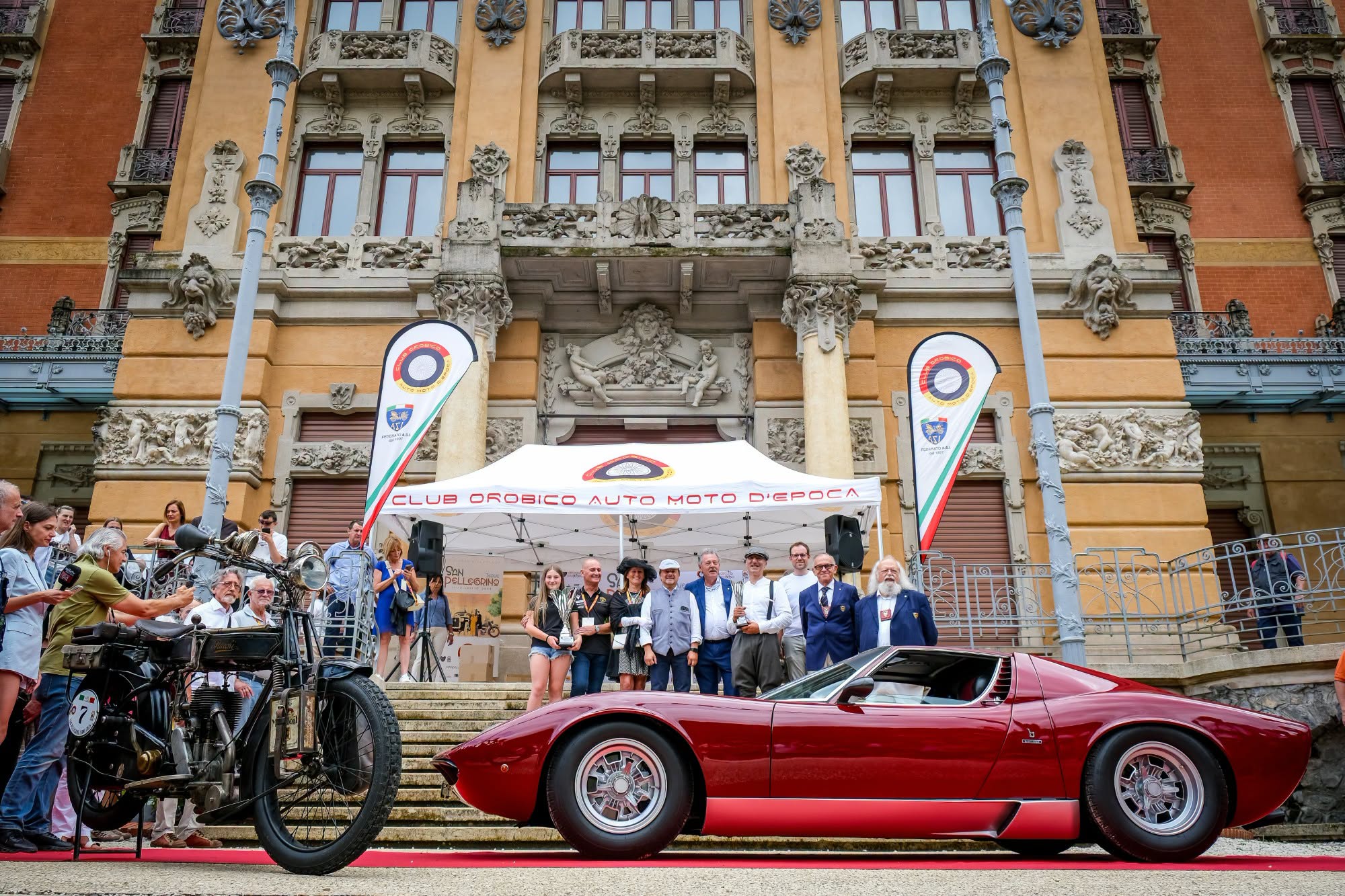 San Pellegrino Terme celebra l’eleganza senza tempo: torna il Concorso d’Eleganza tra auto, moto e storia.