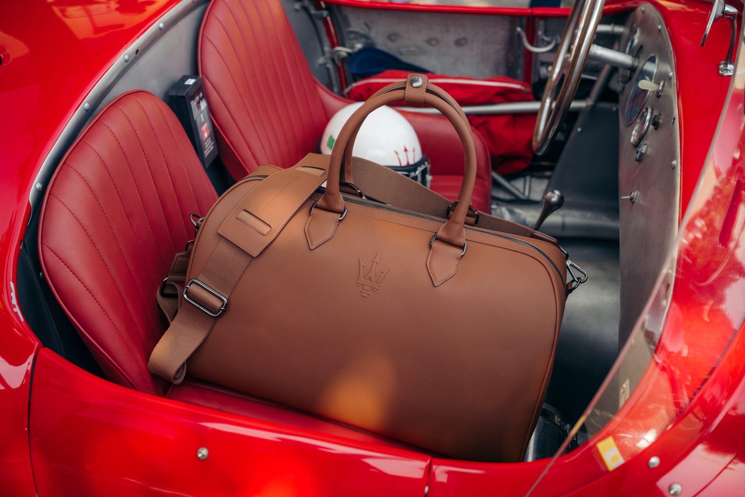 Maserati Weekend Bag: 100 borse celebrano i 100 anni del Tridente.