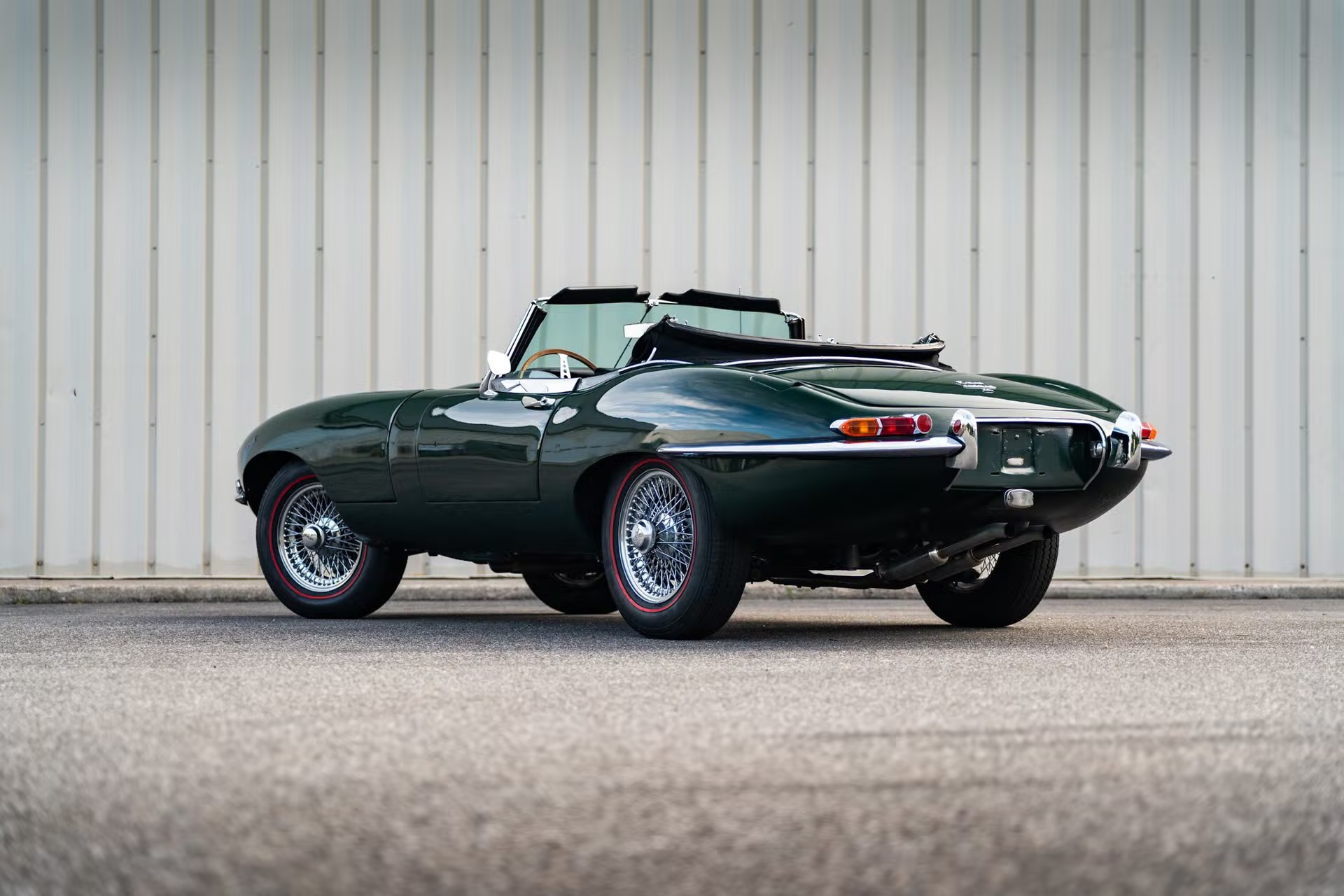 Jaguar, una storia lunga novant’anni raccontata in un libro.