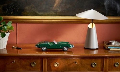 Jaguar E-Type: la leggenda britannica torna in LEGO® Icons.